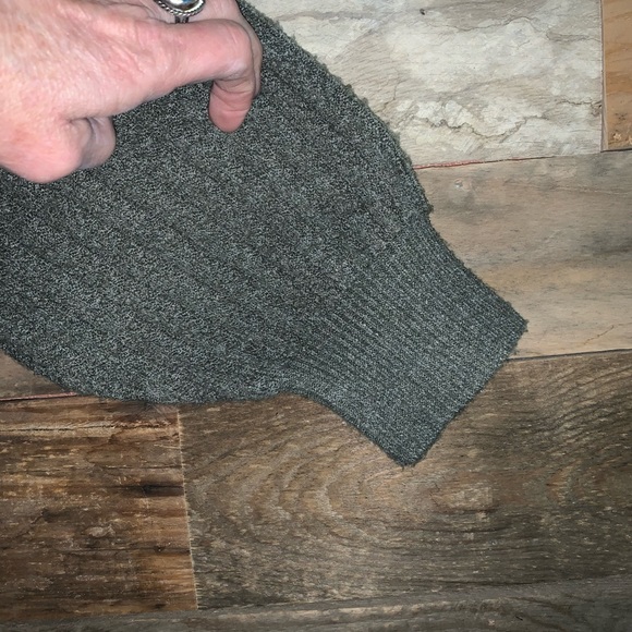 Pink Rose sage green soft sweater. Size Lg. - Picture 5 of 7